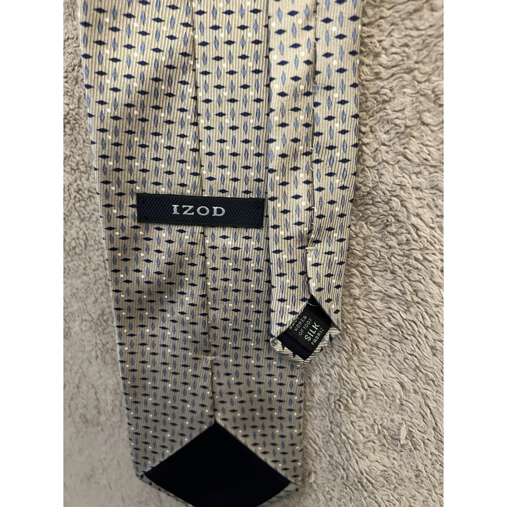 Classic Sophisticated Gray IZOD Tie With Repeating Geometric Design